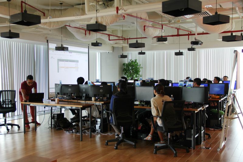 SHIFT ASIAの研修やテスト業務風景