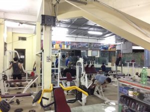 「HOA LU BODY BUILDING CLUB」の風景②