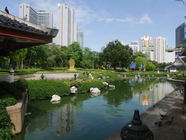 ベンチャシリ公園-2