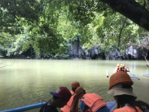 アンダーグラウンドリバーの入口への写真2