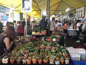 週末マーケット　ホーチミン