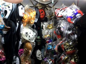 ホーチミン2区にあるローカルの雑貨屋に売られているハロウィングッズ②
