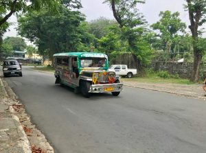 フィリピン大学　ジープニー