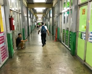 フィリピン大学　ショッピングセンターの中