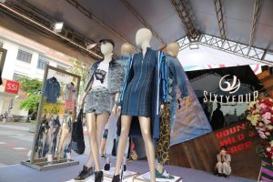 洋服売り場に飾られているマネキン