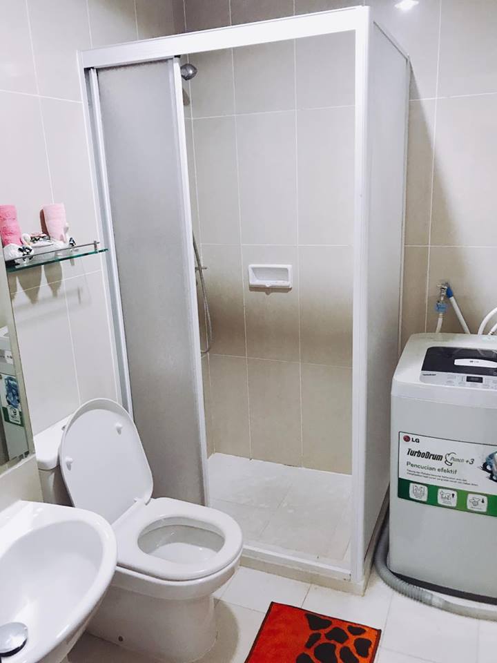 インドネシアの住居「レジデンス」のシャワールーム兼トイレ