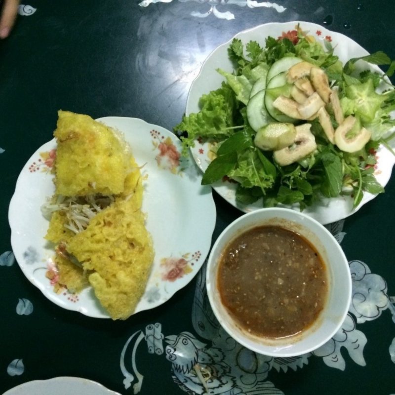 市場で食べたバイン・コアイ 