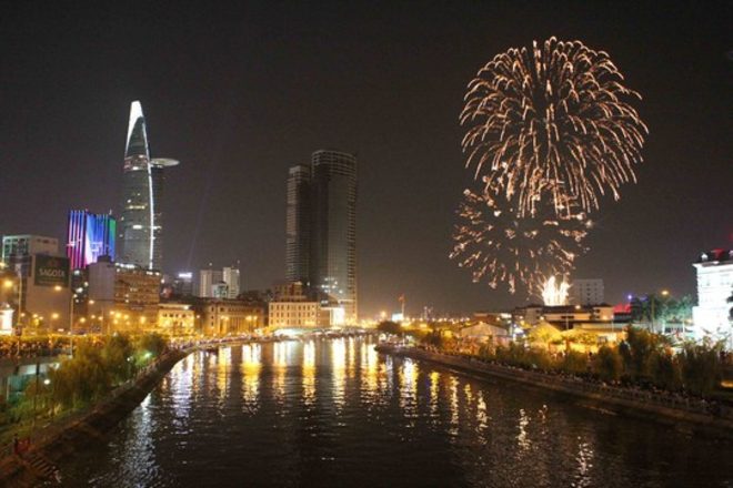 ベトナム建国記念日花火の様子