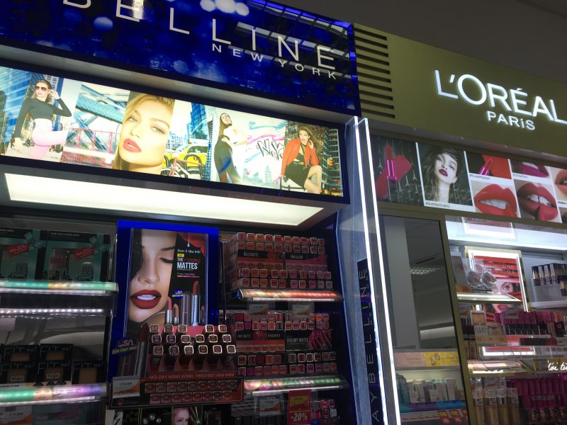 ベトナム　化粧品売場
