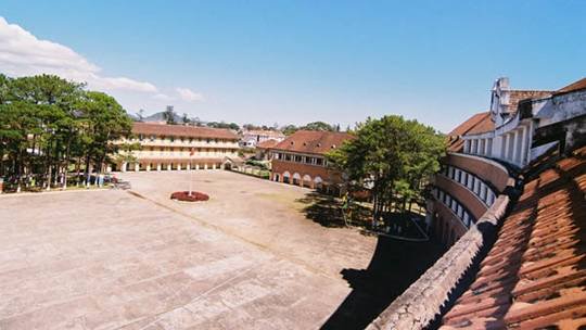 ダラット　大学