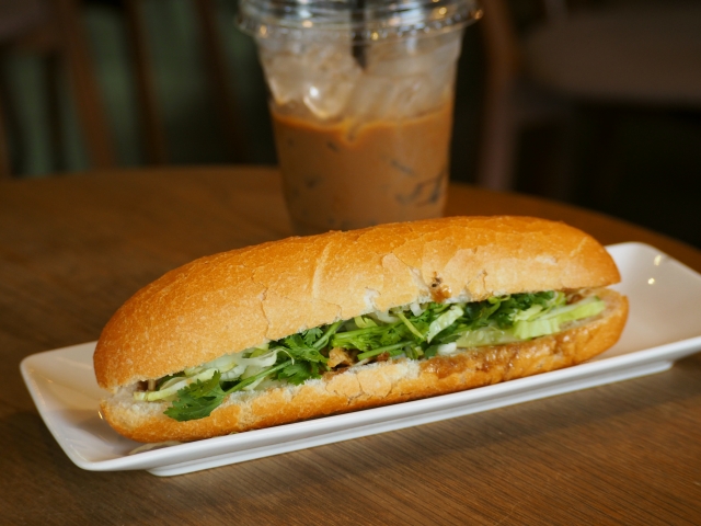 バインミーと珈琲