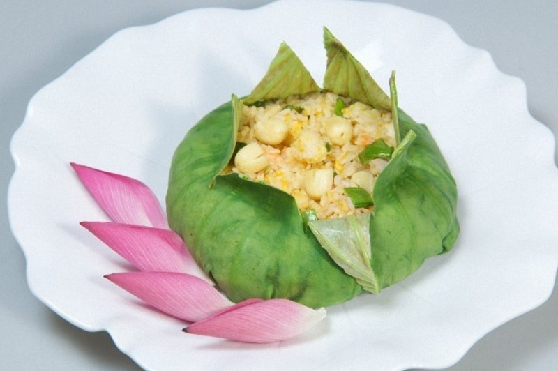 ドンタップ省　ハス包みごはん