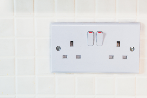 マレーシア コンセント 電圧の画像